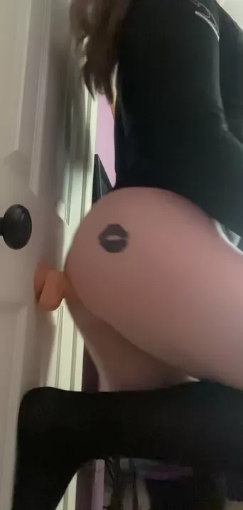 J'adorerais être plaquée contre un mur