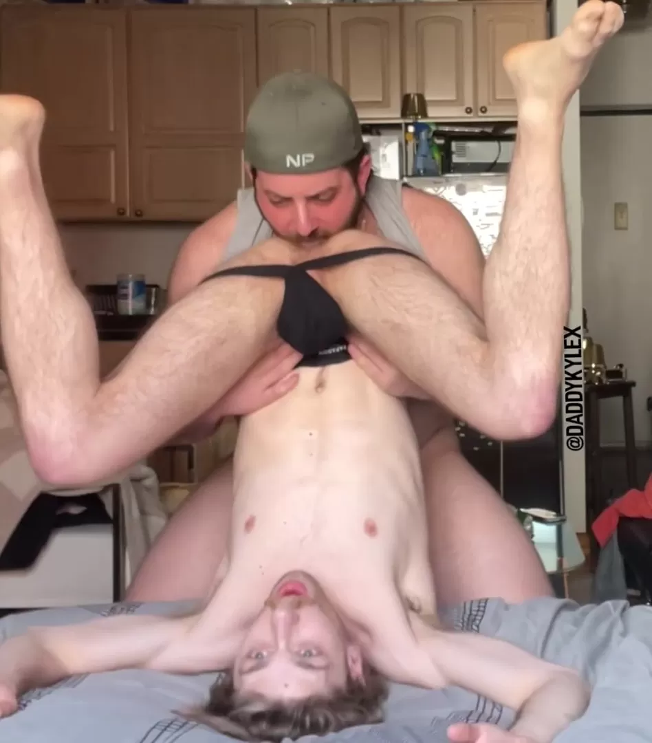 Je suis ton petit papa, joue avec moi comme tu veux