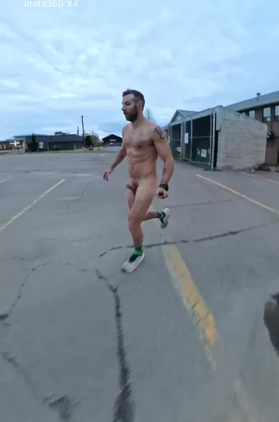 Masturbarmi dopo aver finito di correre nuda, è stato intenso