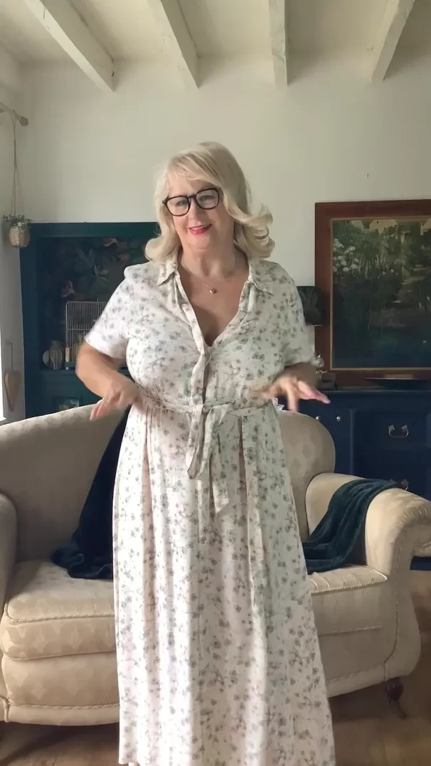 Qu'est-ce que grand-mère porte sous sa robe