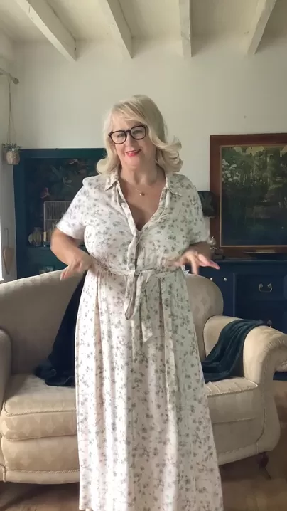 O que a vovó está usando por baixo do vestido?