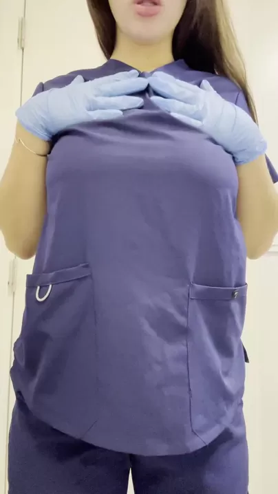 Une latina excitée en infirmière est mortelle pour les patients :)