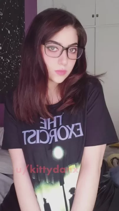 On peut regarder des films d'horreur ensemble pendant que tu me suces les seins