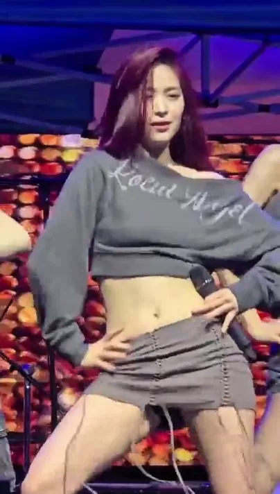 ITZY - Ryujin