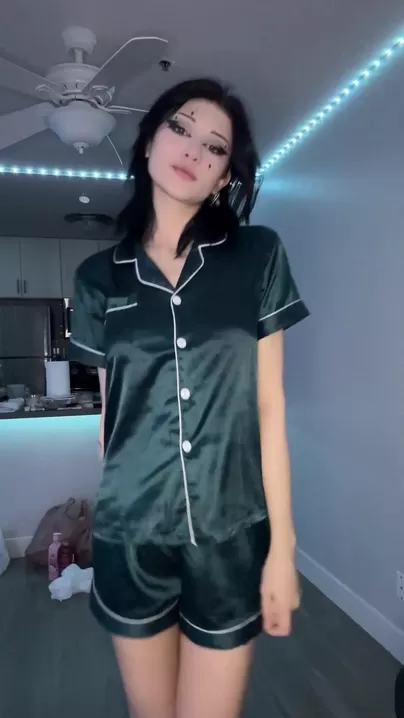 Les gothiques peuvent aussi être petites et sexy
