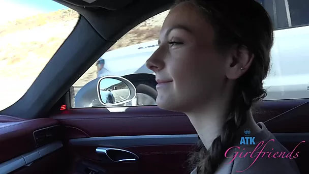 Trip POV baise avec la petite adolescente Serena Hill