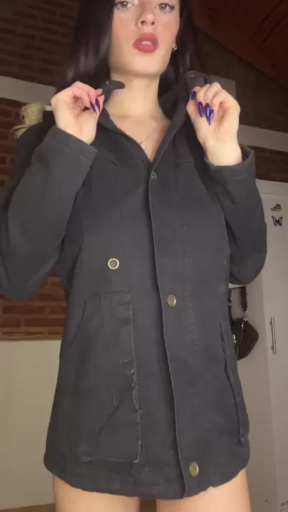 Avez-vous un faible pour les Latinas à peine majeures avec de gros seins ?