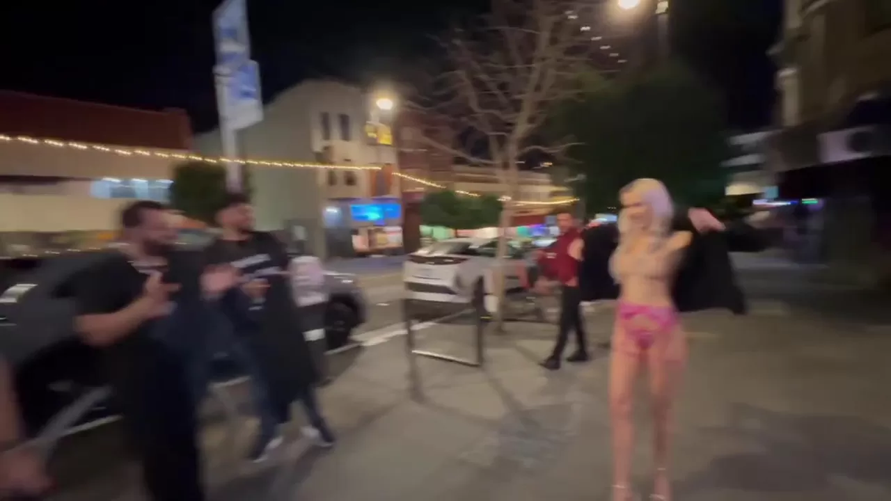 Ik vind het leuk om de aandacht te trekken op straat