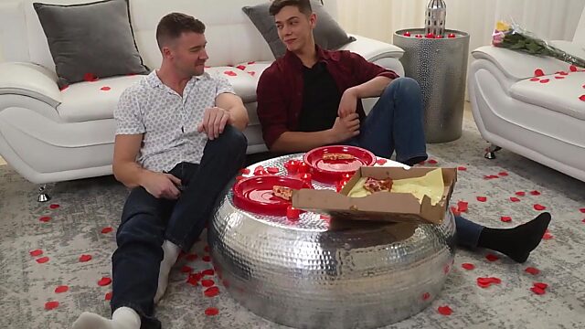 Gelangweilter Hetero-Typ wird am Valentinstag schwulen Sex ausprobieren