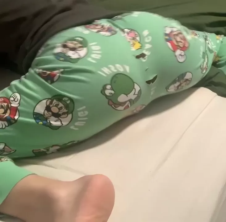 Je suis tellement plus belle avec mes vêtements arrachés
