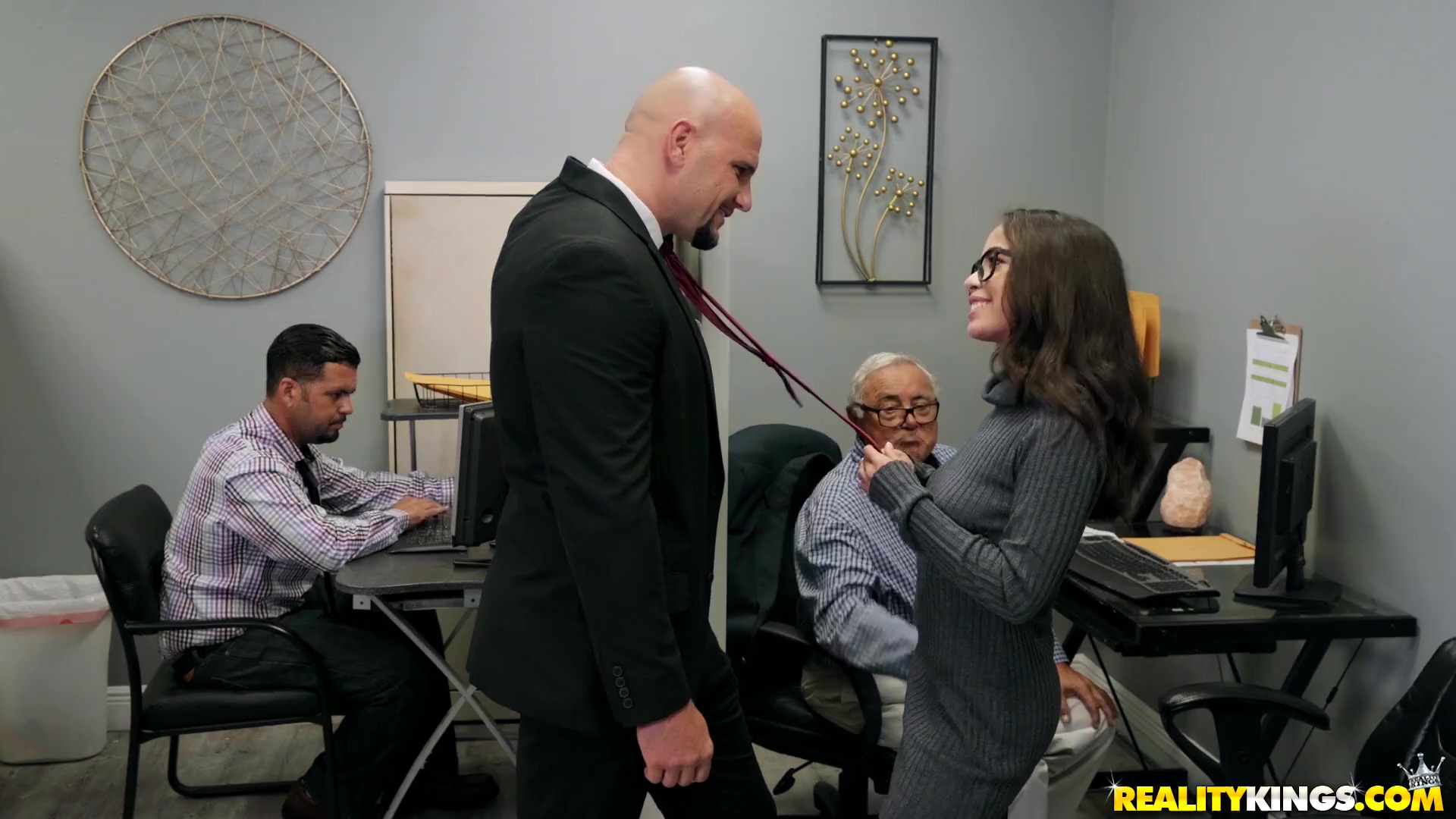 Horny secretary got throat and pussy fucked by her muscular boss