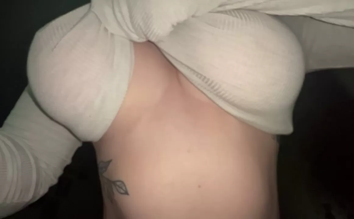 Dépose de seins au ralenti