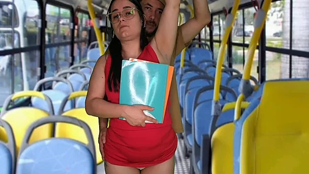 Le bus public est le meilleur endroit où j'ai été baisé