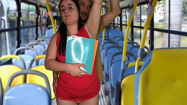 El autobús público es el mejor lugar donde me follaron.