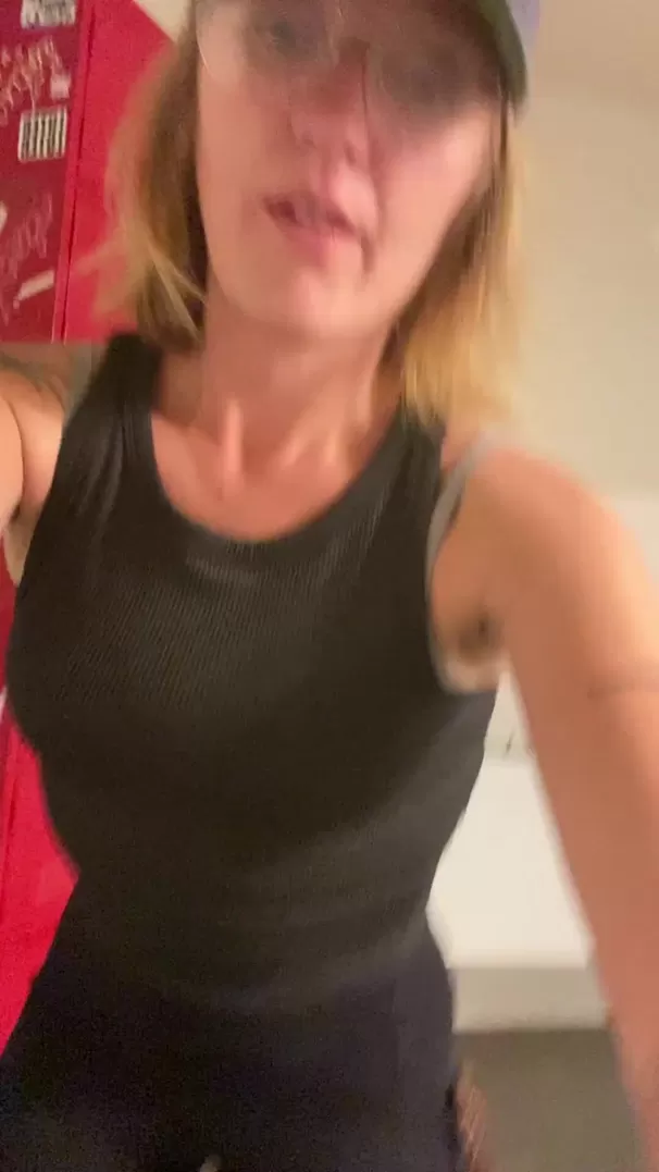 Comment appelle-t-on une fille fétichiste du pipi ?