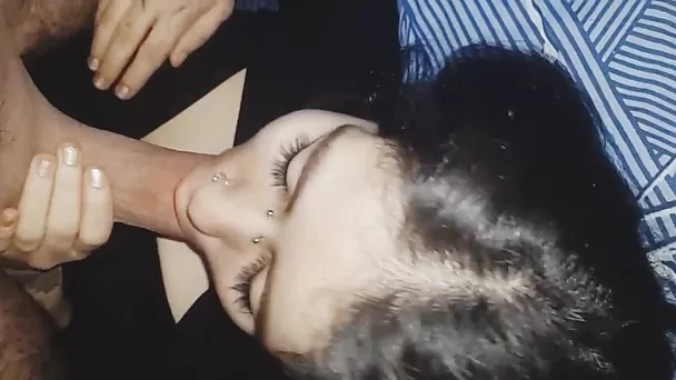 Vidéo POV maison avec la brune exotique Bella Cutier en mini-robe