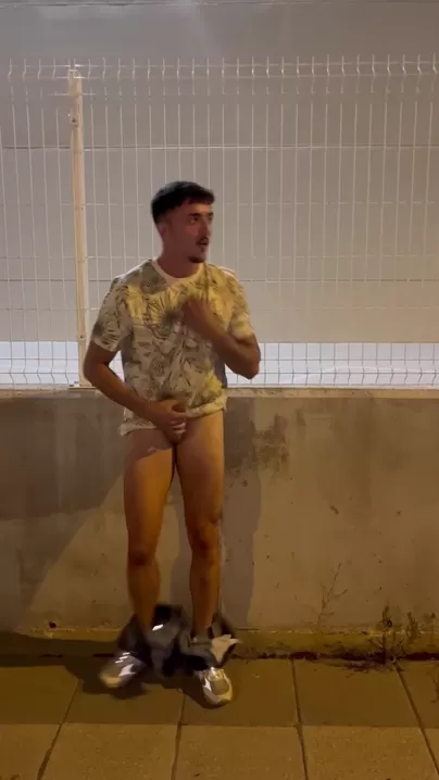 Est-ce que des mecs veulent se joindre à moi pour se masturber en public ?