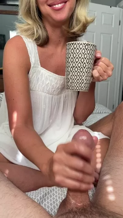 朝はいつもコーヒーを飲む