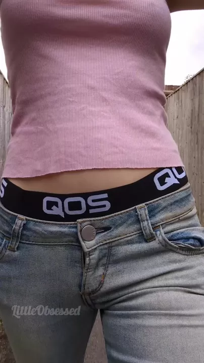 Si votre petite amie s'habillait comme ça en public, vous sentiriez-vous humilié ou fier ?