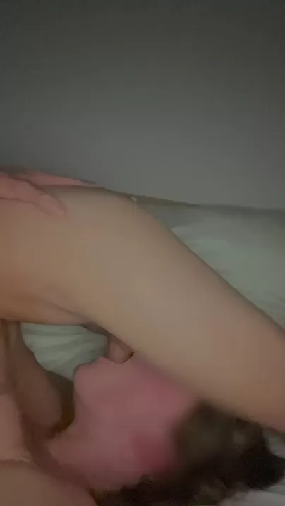 Je m'étouffe avec ma propre bite