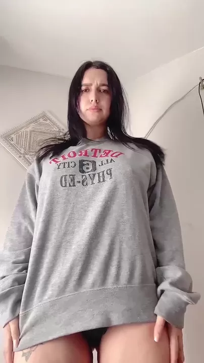 Ma veste est un peu grande, mais mes seins sont géants