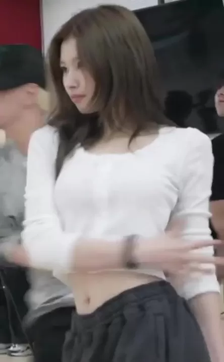 TWICE - サナ