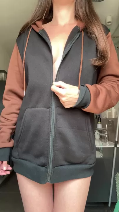 Je suis rentrée à la maison et j'ai tellement envie d'être crémée