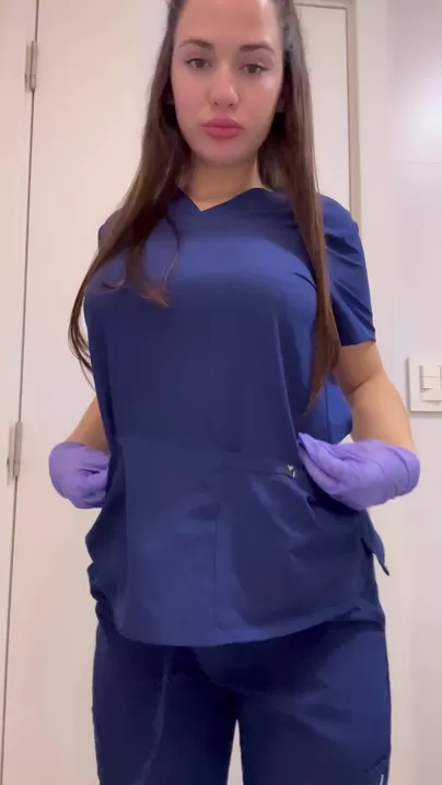 Wirst du beim ersten Date eine Latina-Krankenschwester umhauen?