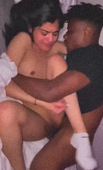 on peut juste dire qu'elle n'a jamais connu une bite comme ça