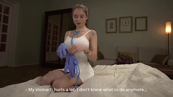 Glücklicher Patient hatte eine vollbusige Krankenschwester, die alle seine Bedürfnisse erfüllte, POV