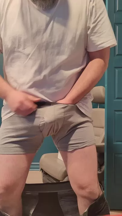 Comme un nettoyeur haute pression pour éjaculer avec cette force