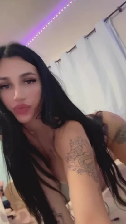 Est-ce que tu embrasses une trans au premier rendez-vous ou est-ce que tu la penches pour une baise rapide ?