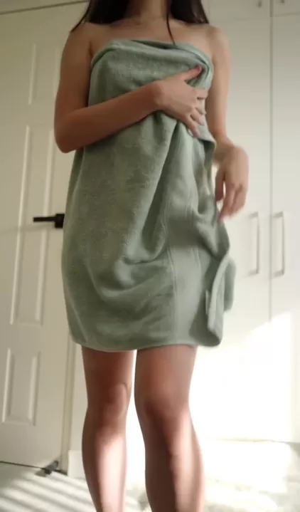 Une bonne journée commence par se mettre nue