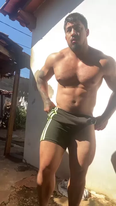 Mes voisins aiment voir ma bite