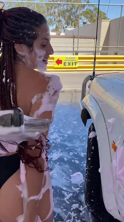 Recevoir une grosse charge au lave-auto