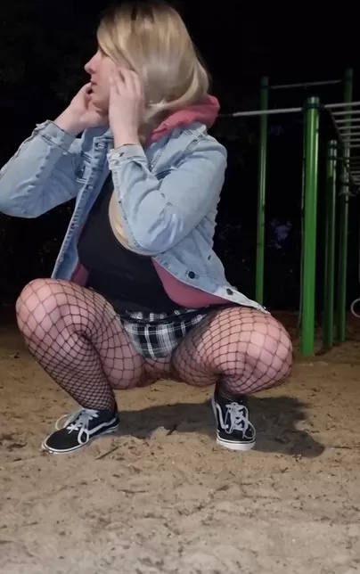 Tu voulais que j'enregistre un clip coquin dans un lieu public, alors voilà