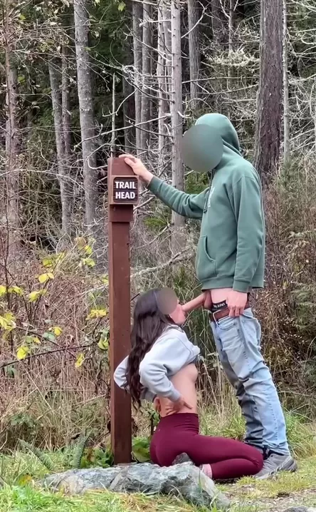 Je suis toujours partante pour lui sucer la bite, surtout dans les zones désignées