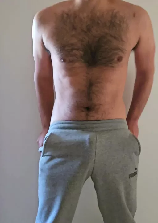 Je montre mes poils pubiens. Qu'en penses-tu ?