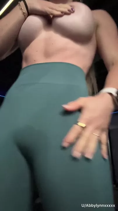 Je ne peux pas m'en empêcher, j'ai dû montrer mes leggings en sueur