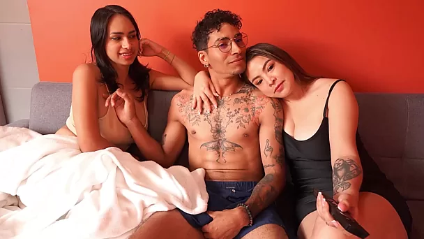 Des latines aux gros seins partagent leur petit ami dans un ffm