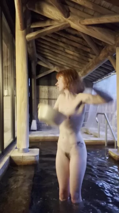 un acte très relaxant dans les bains japonais
