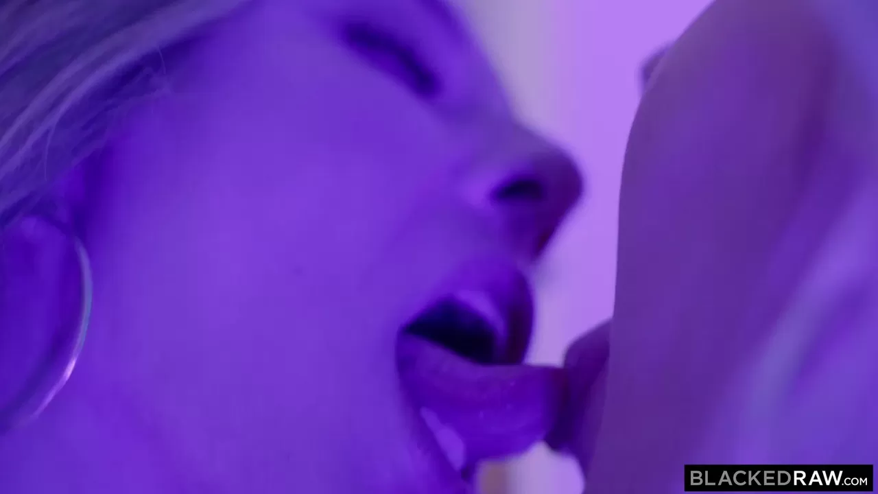 Lily Larimar, Jazlyn Ray und Anton haben eine verdammt tolle Zeit zusammen