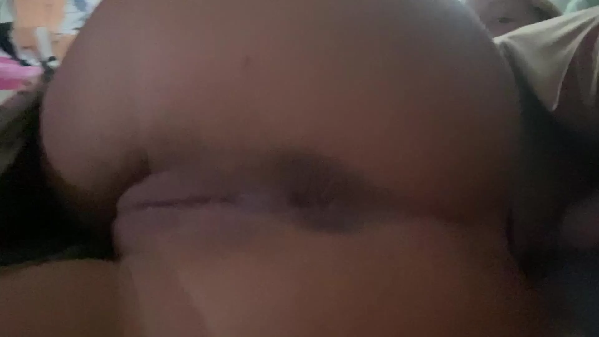 Ta langue sur mon trou du cul peut-elle être mon réveil ce matin
