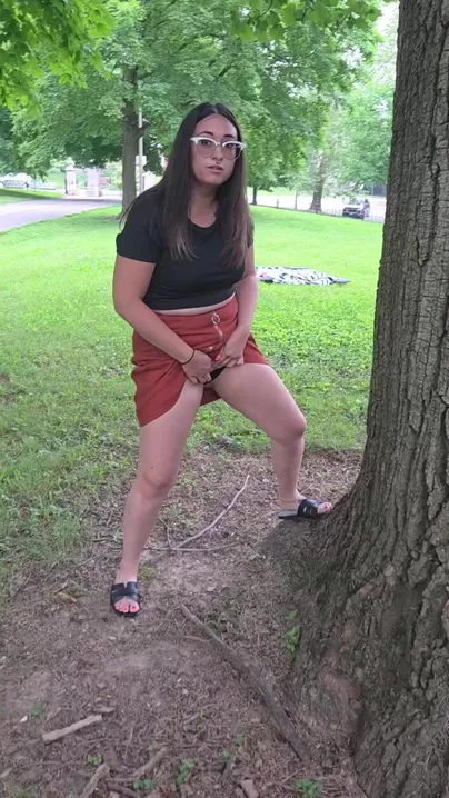 J'ai pissé sur un arbre dans un parc public comme une dame