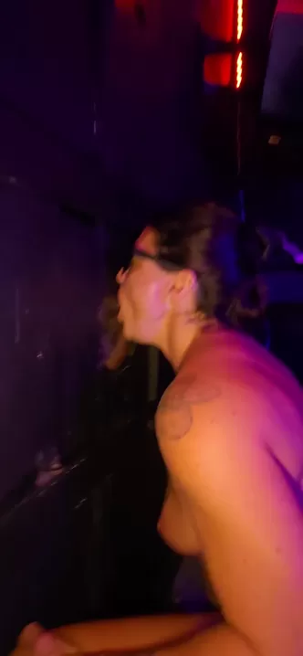 J'adore me faire baiser le visage au théâtre