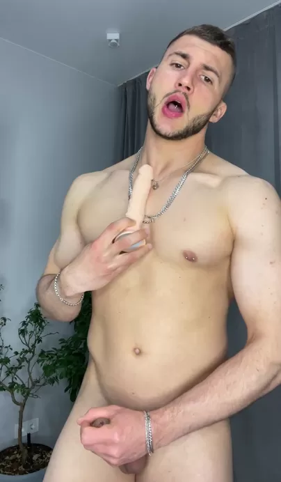 Dis oui si tu veux être le passif de ma grosse bite