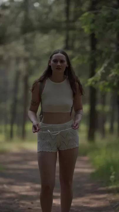 J'avais tellement envie de faire pipi ! J'ai dû le faire sur ce sentier de randonnée.