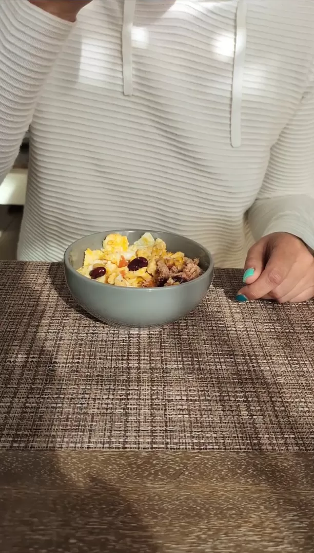 Ce serait mal si je te distrayais pendant le petit-déjeuner ? (f)
