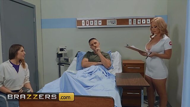 Die sexy dralle blonde Krankenschwester Savannah Bond lässt ihren Patienten seine Gesundheitsprobleme und seine Freundin vergessen