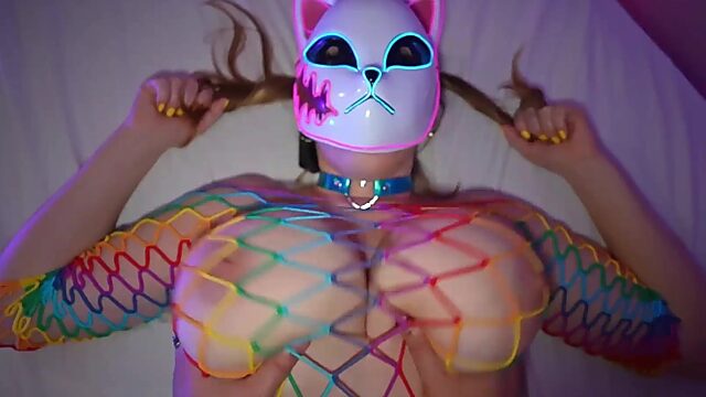 Follada en POV con una milf tetona y caliente con máscara de gato
